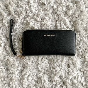 Michael Kors - Mercer Travel Continental Wallet